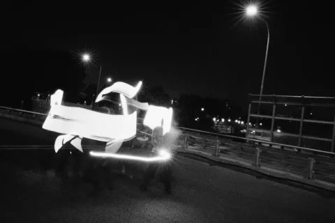 CORTISとJuicy Jがコラボした新曲「MOTION」のビジュアライザーを公開