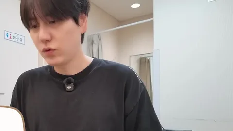 KYUHYUN and Eunhyuk's Waiting Room Chemistry Explodes... 'Cheering' at Shindong's Surpris…