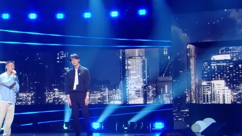 Presentación de "Look at Me" interpretada por Sung Si-kyung y George
