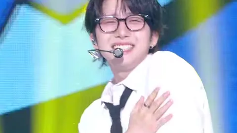 Hui presenta la enérgica presentación de 'BINGO' en el escenario de Music Bank