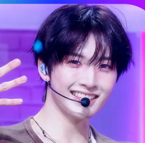 누에라, 뮤직뱅크 무대서 선보인 신곡 .exe