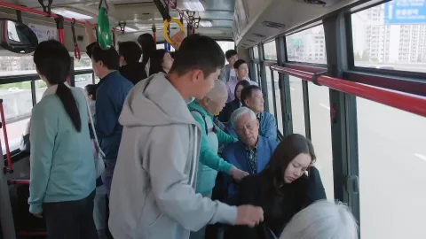 Bae Jung-nam's request to give up his bus seat met with a sharp response from Park Yoo-na