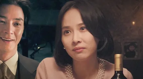 A stranger appears amidst the deepening conflict between Mother and daughter Min-seo