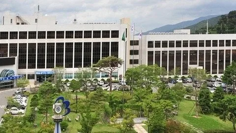 ‘달리는 오아시스’ ... 양산시, 폭염 속 찾아가는 얼음생수 나눔