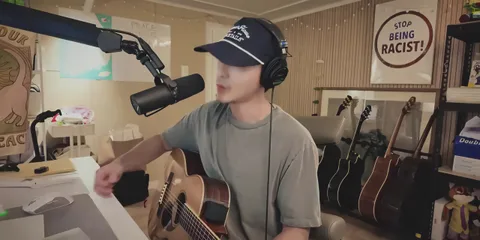 Roy Kim reinterprets Oasis's 'Wonderwall' with acoustic melodies