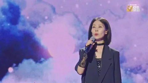 Min Hae-kyung delivers a soulful performance, as if rewinding time, with her stage for 'L…