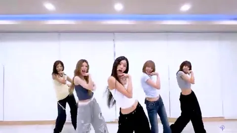 ODD YOUTH's Live Ver. Choreography Practice Video Proves 'can't go back'