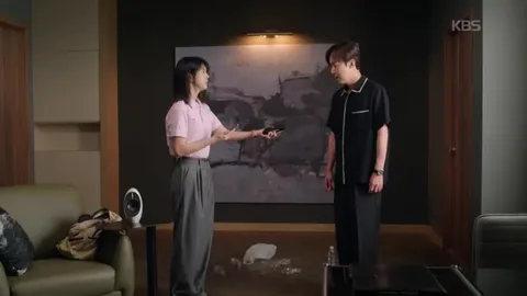 Yoon Jong-hoon turns to AI following Um Hyeon-gyeong's earnest plea in Our Joyful Days