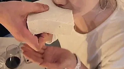 마약 혐의로 복역했던 여자 모델, 출소하며 '두부 먹방'