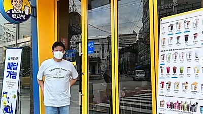 "내꺼내먹" 백종원, 자기 카페 앞에서 '찰칵'