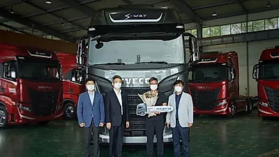 이베코 S-WAY 1호차 전달과 함께 본격적인 고객 인도 시작