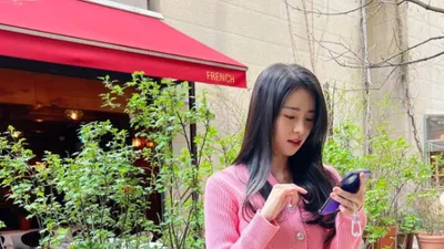 임지연, 봄날 화려한 외출......"연진아! 핑크옷 입는다고 착해지니"