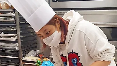 '솔비 케이크' 유명한 카페 곰팡이 논란..비난 이어져