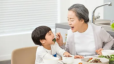 남편에게는 고기, 나에게는 비계만 주는 시어머니