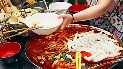실시간으로 난리난 부산 떡볶이집 "입맛 뚝" 