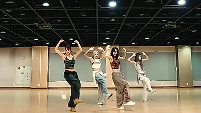키스오브라이프 'SWEAT', 안무 연습 영상으로 증명한 파워풀한 퍼포먼스