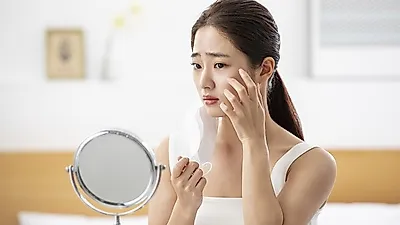 마스크에 가려진 부위 관리하다 놓치는 눈가 주름이 더 문제