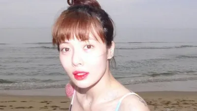 던이 찍어줬나? 현아, 해변에서 비키니로 꽉찬 볼륨감