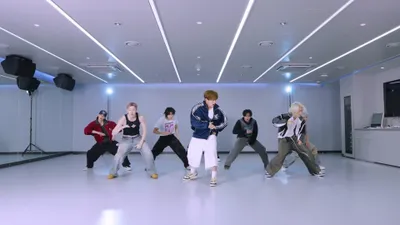 스트레이 키즈 'This & That' 안무 영상, 공개 하루 만에