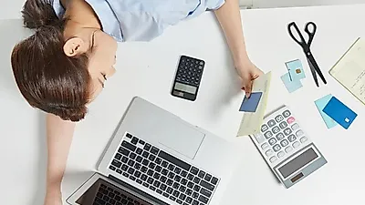 정곡 제대로 찔린다는 '거지 되기 딱 좋은 생활습관' 8가지