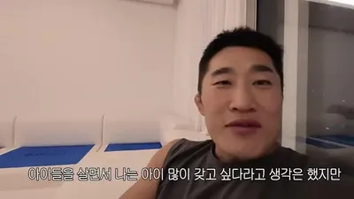 Kim Dong-hyun en el set de 'Parenting Rehearsals' para prepararse para la llegada de Makdong