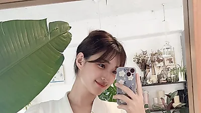 '최민환과 이혼' 율희 설 명절 근황 '꽃다발' 받았다?