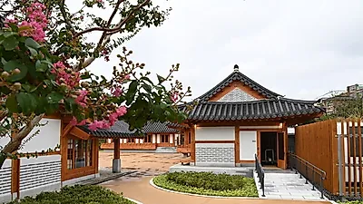 ‘예술이 머무는 한옥’, 팔달문화센터 개관!