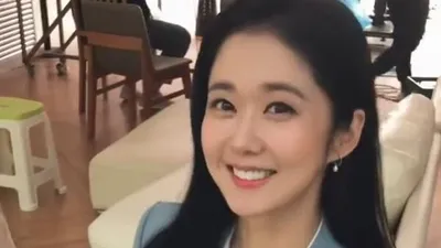 배우 장나라, 정성스럽고 예쁜 손 편지로 6세 연하 비 연예인과 결혼 소식을 전했다.
