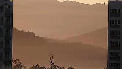 호흡기 건강 위협하는 미세먼지..."생활 속 습관으로 건강 지키세요"