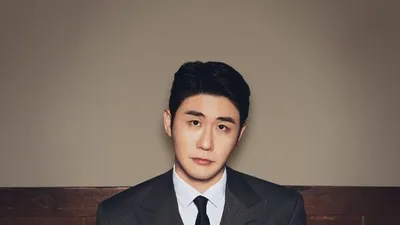 영탁, 첫 정규 앨범 'MMM' 콘셉트 포토 공개. "남다른 수트핏"