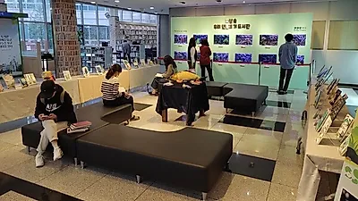 시립도서관에 우리 토종 물고기 쉬리가?