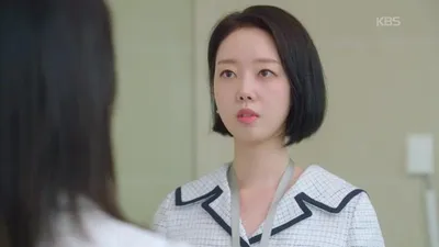 ¿Qué responderá Eom Hyeon-gyeong ante las incisivas preguntas de Yoon Da-young? La extraña tensión en Our Happy Days.