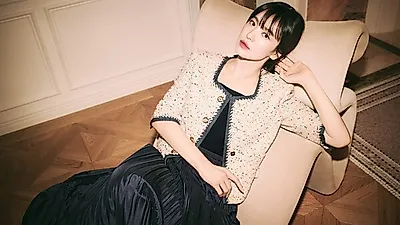 40대 맞아? 세월을 거스르는 송혜교, 봄 향기 물씬나는 화보 공개