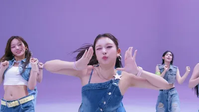 아워벌스데이, 스튜디오 춤 첫 등장…'SQUEEZY'로 보여준 JYP