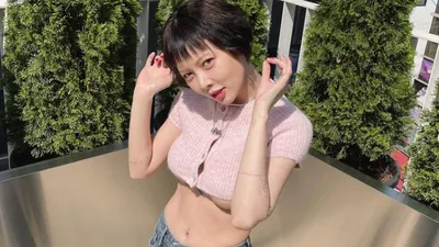 가수 현아, 파격 언더붑 패션 눈길