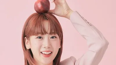 ‘트롯 다람쥐’ 강혜연, 광고 촬영 사진 대방출. “과즙미 폭발”