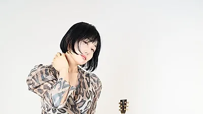 가수 아이큐, 관객들의 신청곡 부르는 직관 콘서트 개최