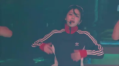 류진, 팬미팅 무대 'REDRED' 공개 3.8일 만에 100만 뷰 돌파