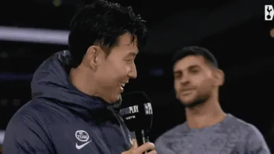손흥민, 주장 권위 바닥났다? 인터뷰 중에도…