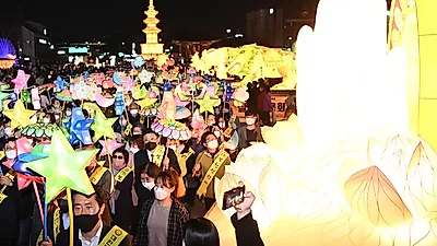 2022 수원 연등축제, 3년 만에 화성행궁 광장 물들이다