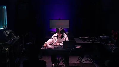 Texturas sonoras más allá del lenguaje: la trayectoria sensorial trazada por la música electrónica Myaon