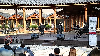 “경기세계도자비엔날레 야외 문화행사와 함께 예술 가득한 가을 정취를 느끼세요”