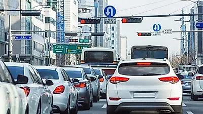 직장인들이 출 퇴근이 길어 일에 집중할 수 없는 것으로 나타났다.