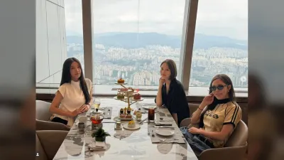 Yubin dispara desde el piso 79 de Signiel por Chae Ri Na y Ayumi