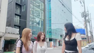 Yoona recorre Seongsu-dong con un estilo Mintcore y los ciudadanos comentan: "Pensé que era una guerrilla date"