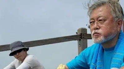 文 전 대통령 근황에 "해수욕 3시간·바나나보트 4번이나"