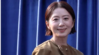 Kim Hee-ae luce una elegancia sublime en la tienda de Ferragamo en Gangnam