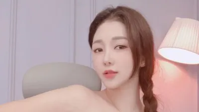 '보일락 말락' BJ감동란, 아찔 한복 인증샷 시선 집중