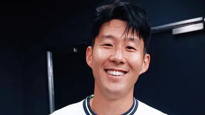 손흥민 결혼설 진짜? 웨딩 밴드까지 화제 "은퇴하고 하라더니…"