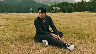 배우 현빈, 스위스 생모리츠 화보 일부 공개